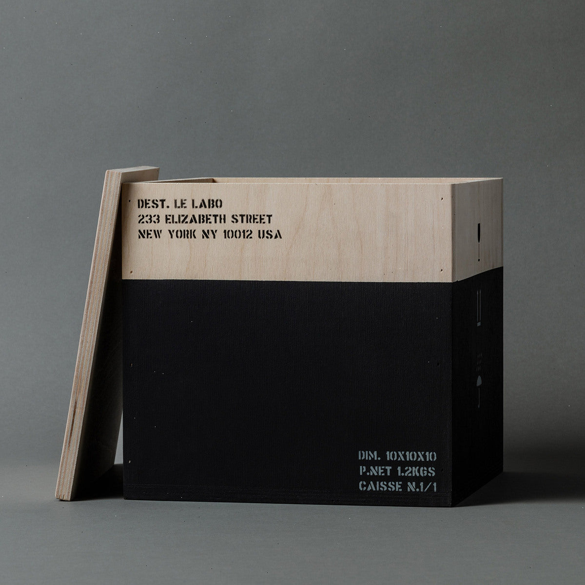 SANTAL 26 | large black concrete candle